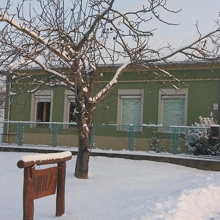 Nicolaj Vendeghaz Es Tanya Hotel Екстериор снимка