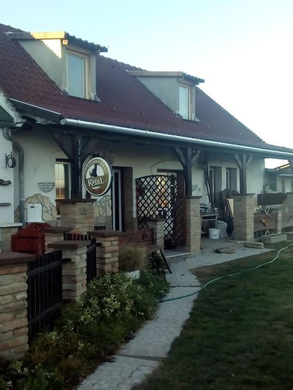 Nicolaj Vendeghaz Es Tanya Hotel Екстериор снимка