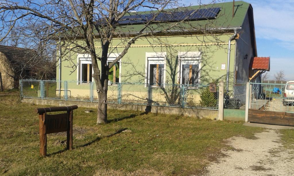 Nicolaj Vendeghaz Es Tanya Hotel Екстериор снимка