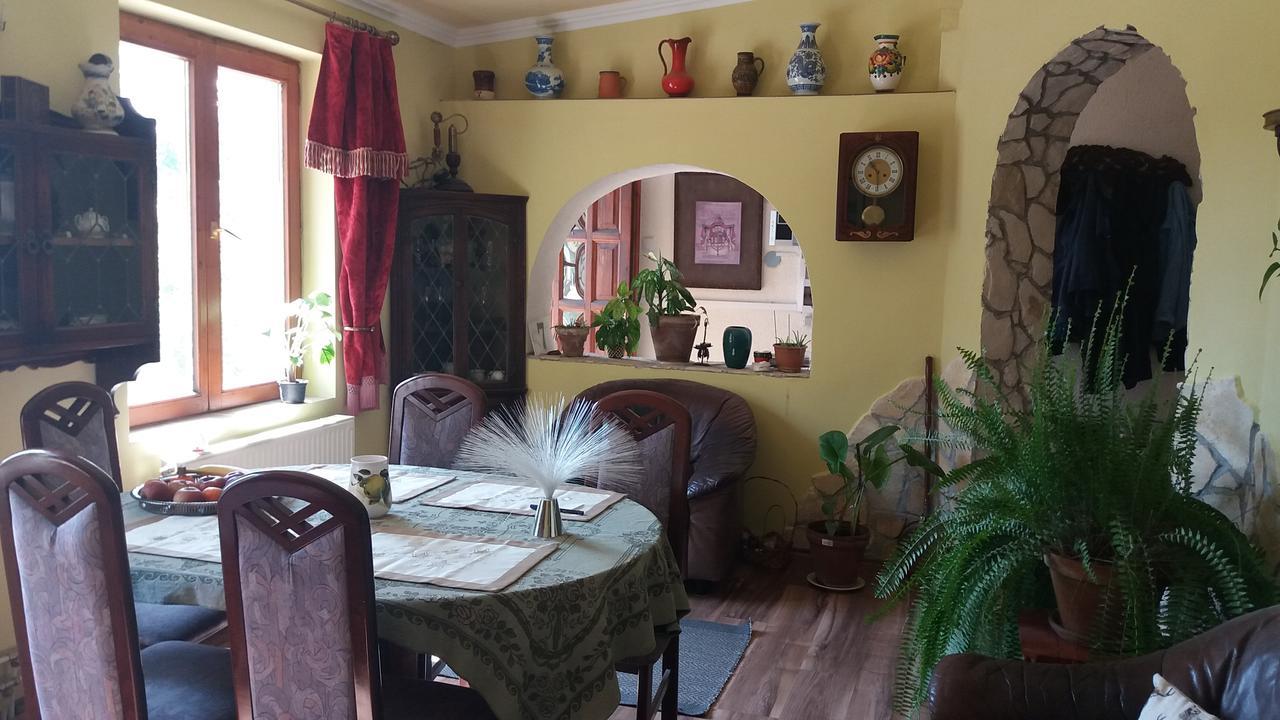 Nicolaj Vendeghaz Es Tanya Hotel Екстериор снимка